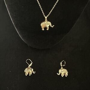 Beautiful Elephant Pendant Necklace & Earrings Set Brand New Item# 98
